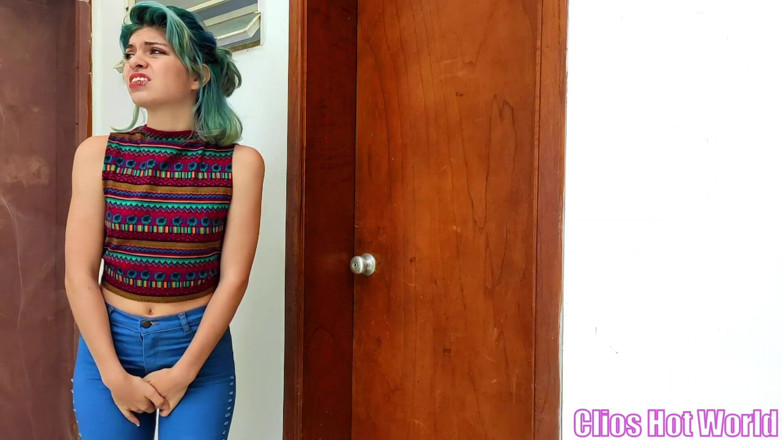 Clios Hot World: I accidentally pee my pants waiting desperately