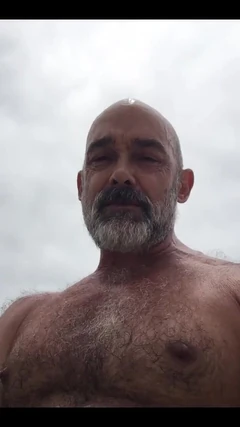 Une masturbation à pied à la plage, partie 1
