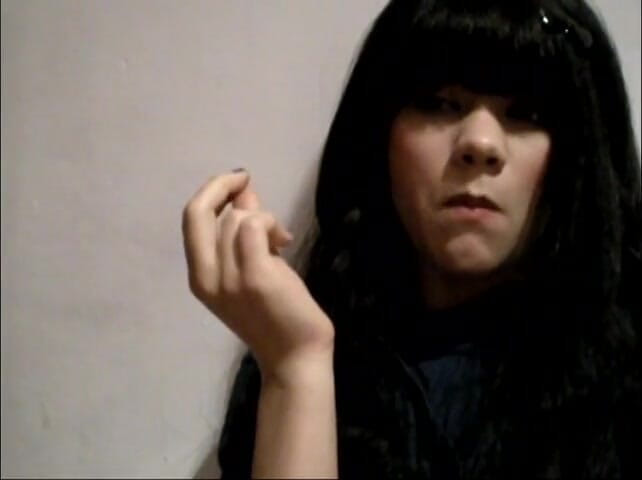 Solo Austria: Lea is eating on camera