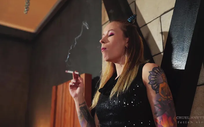 Cruel Anettes fetish world: Smoke and Devil Horns