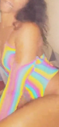 Gambe allargate! Lui vuole metterlo nella mia pancia!