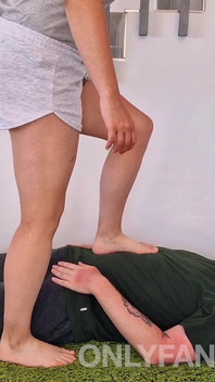 German Amateur Trampling with Shoe and Hot Feet