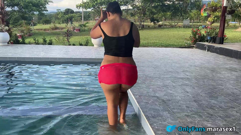 Pronoia Mey: Scopare una donna colombiana che mi spoglia nuda in piscina