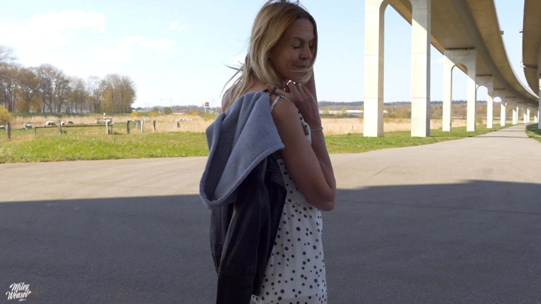 Miley Weasel: Blonde Gets It Publicly! Love Balls!