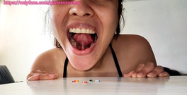 Giantessvalery: Budu mít festival se všemi těmi tinies! Snědu je všechny!