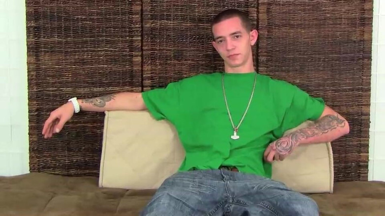 Straight Fraternity: Chico malo tatuado dispara una gran carga