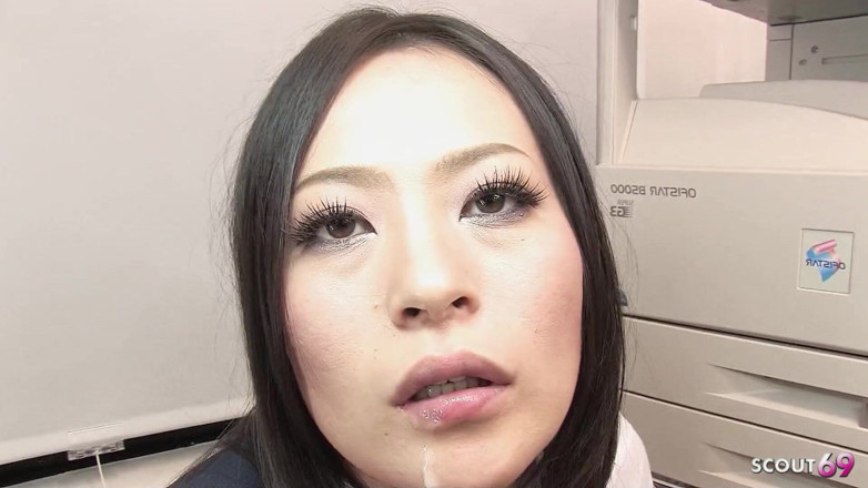 Asian porn collection: Secretara asiatică slabă Mai oferă șefilor o muie necenzurată