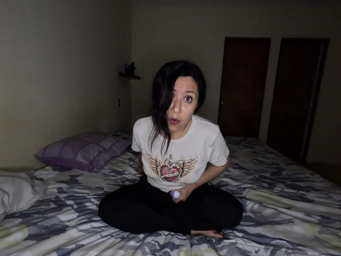 Marialunamex: Cewek nakal latina ini lagi asik masturbasi dan ngentot sama...