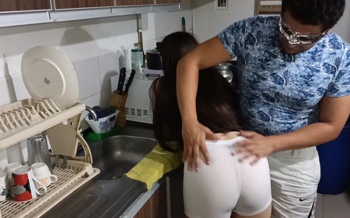 Mike Franco: लैटिना सौतेली बहन रसोई में अपने सौतेले बेटे के साथ चुदाई करती है - मुँह में वीर्य