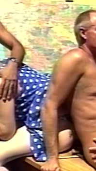 दादियाँ जंगली गांड चुदाई कॉलेज समूह नंगा नाच की मेजबानी करती हैं