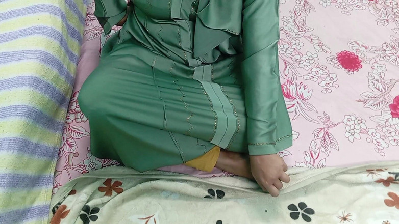 Sumahomesex: イスラム教徒のヒジャビセクシーな主婦と使用人とのセックス