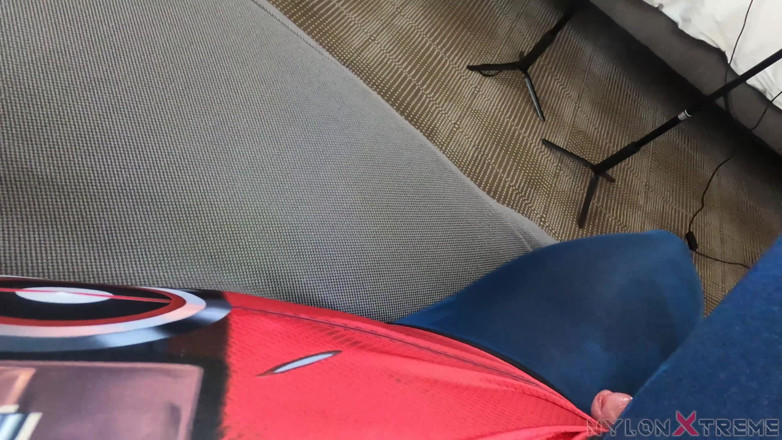 Nylon Xtreme: POV Nora Fox fetiš masturbace nohou