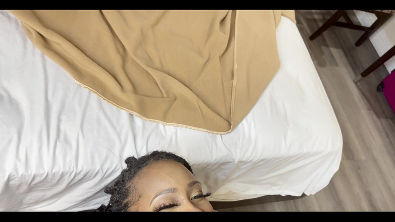 Mai'King: Seksowna milf Ny Ny Lew dostaje twarz