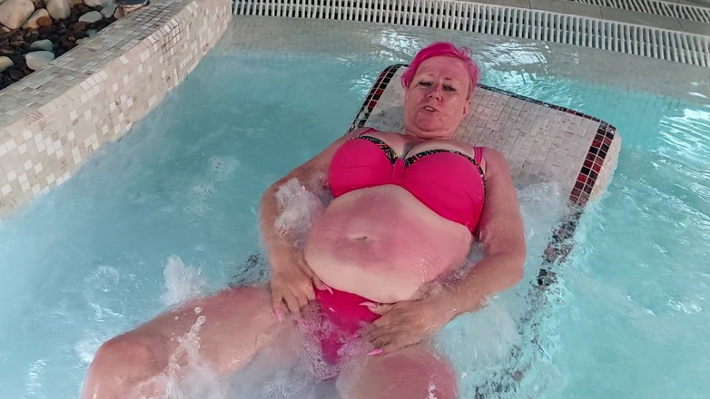 PureVicky66: Tetona madura con dedos para chorrear con orgasmo en jacuzzi