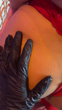 Knulla mig och straffa mig, pappa! Grovt sex med svarta handskar och slår slutar i en spermapaj!