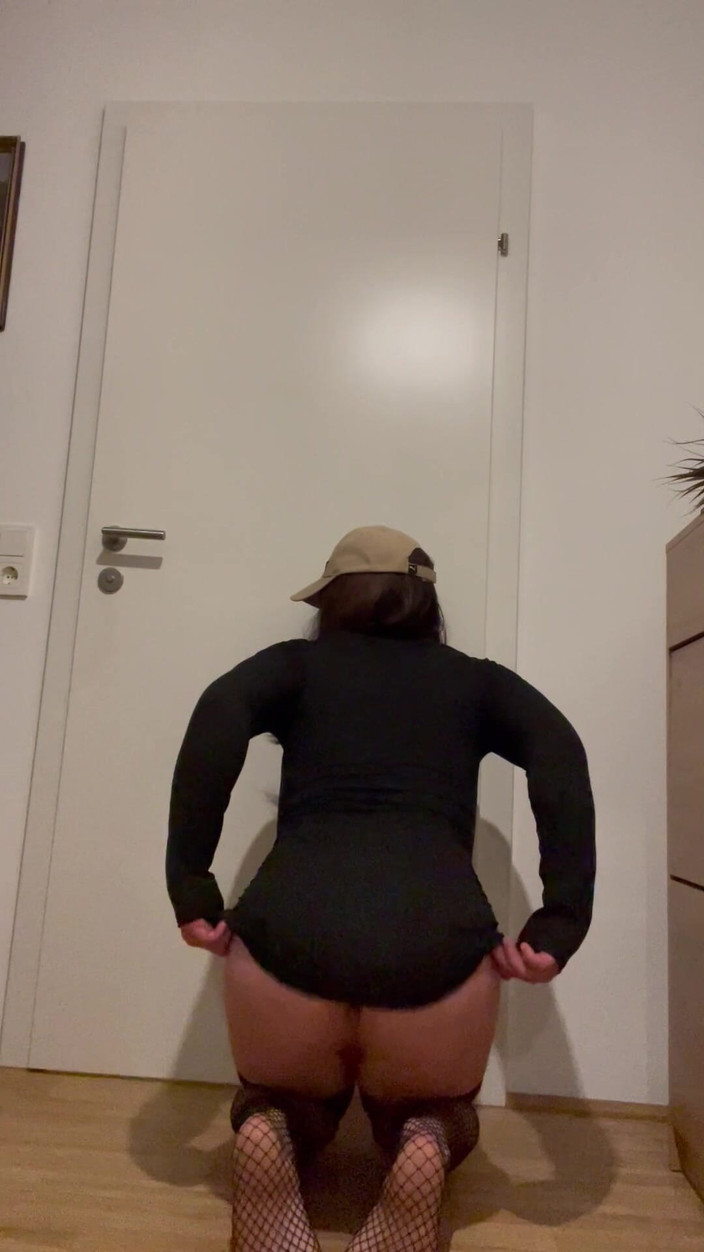 femboysoft: Lubang pantat femboy dengan lingerie crossdressing