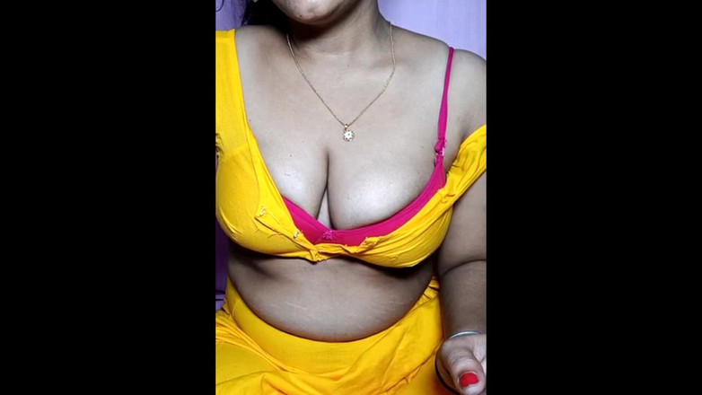 Housewife 69: Nadržená prsa indická vesnická manželka kouří