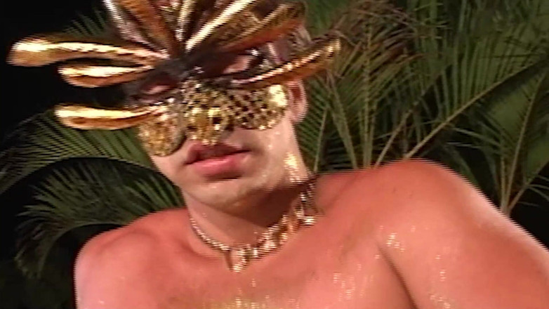 SEXUAL SIN GAY: Scène latino espiègle - un couple 4_latino baise lors d’une soirée costumée