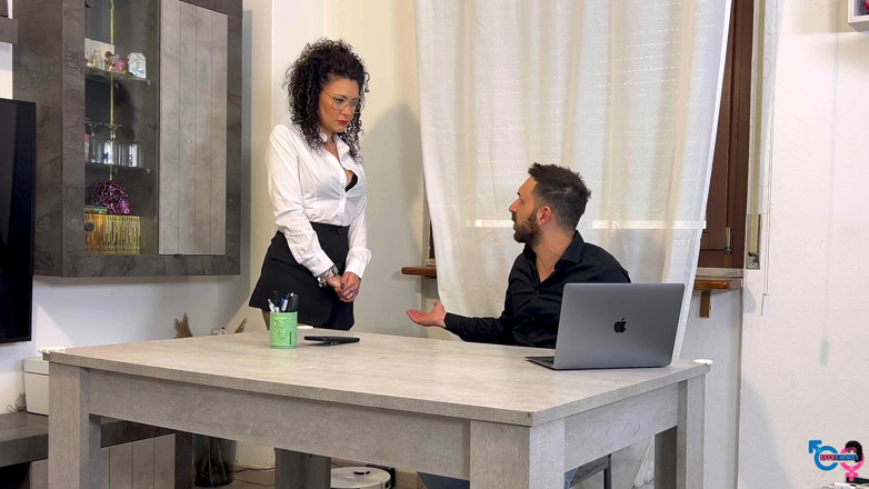 effeemme1: La Secretaria Despistada Solo Es Buena Para Que Le Laman...