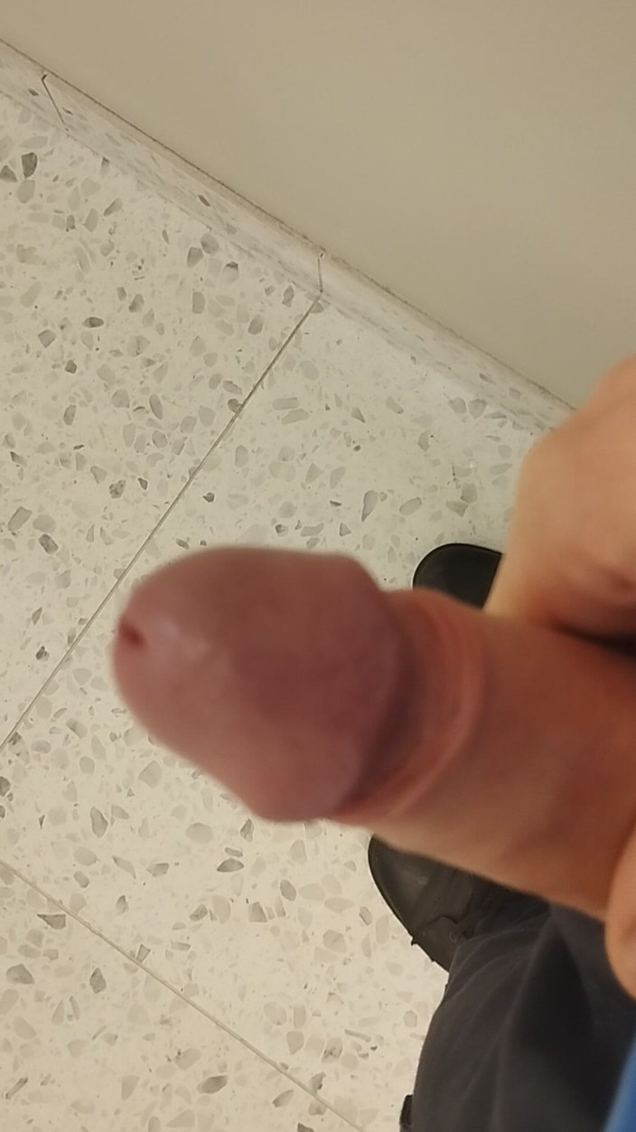 Bayer911: Melancap yang sangat berisiko di tangga tempat letak kereta