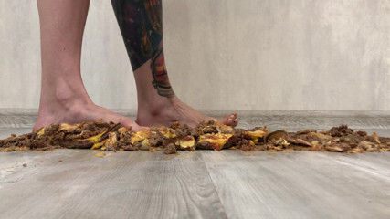 Footmodel Valery: Tetovaná dívka drtí Royl Burgers