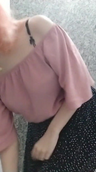 在国营浴室里露出