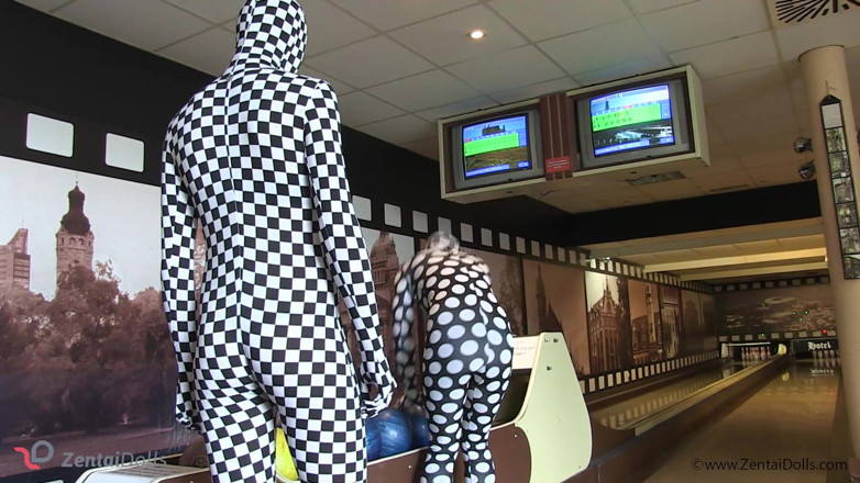 ZentaiDolls: Zentaidolls bezoeken de bowlingbaan