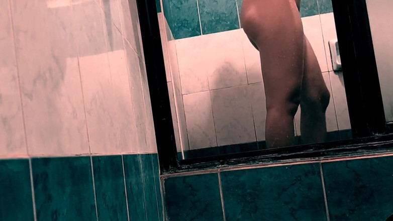 Grentie: Se sentir excitée sous la douche