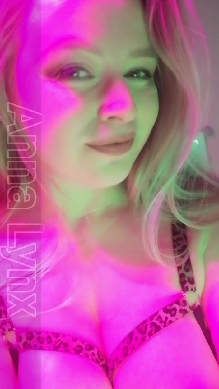 Anna Lynx: Meine titten in zeitlupe