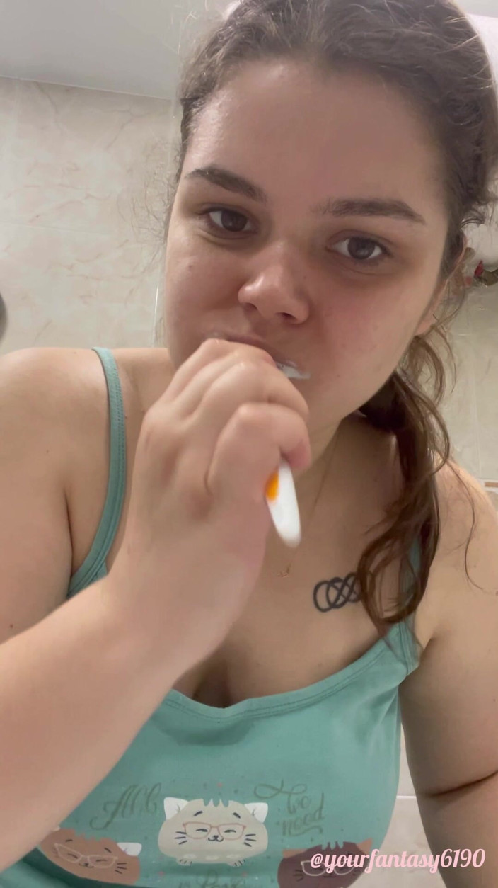 Your fantasy studio: Brushing My Teeth 2