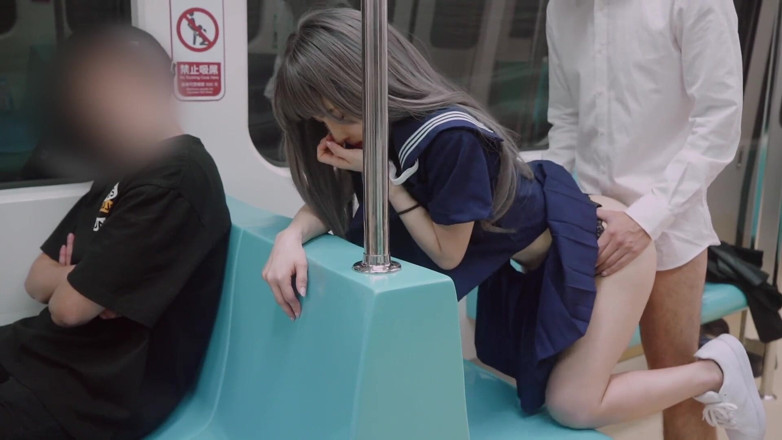Asian Milfs n Teens: Awek kolej cina dikongkek dalam kereta api - Milfs perv dan...
