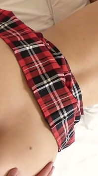 Beleza japonesa de 19 anos, de cabelos pretos, sem censura. Amadora magra, com seios grandes, raspada e sexual. Asiática, hentai, ponto de vista, amor, cosplay uniforme