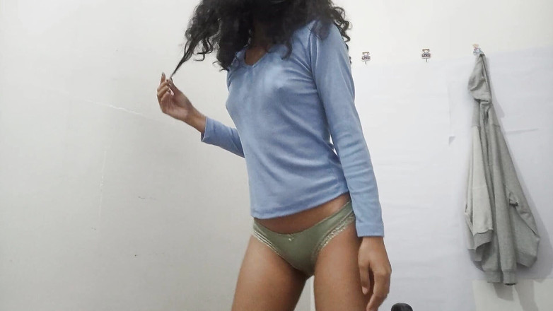 desigirl93: Ash мастурбирует после чистки своей посуды 21