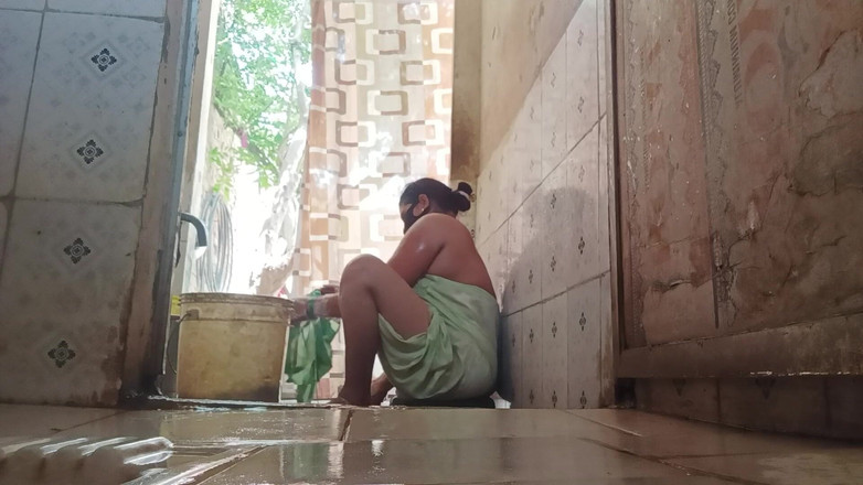 Desi_bhabhi121: Sesso india con bagno aperto video