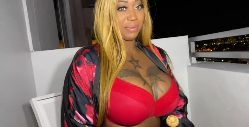 J-Mac: Eu nunca fodi uma garota com a bunda mais perfeita...