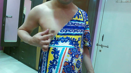 Cute & Nude Crossdresser: Permen lolipop manis banci di pantai dengan celana dalam seksi...