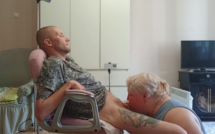 Zona901: Evli kadın kayınvalidesini derin sakso çekiyor ve döl yutuyor