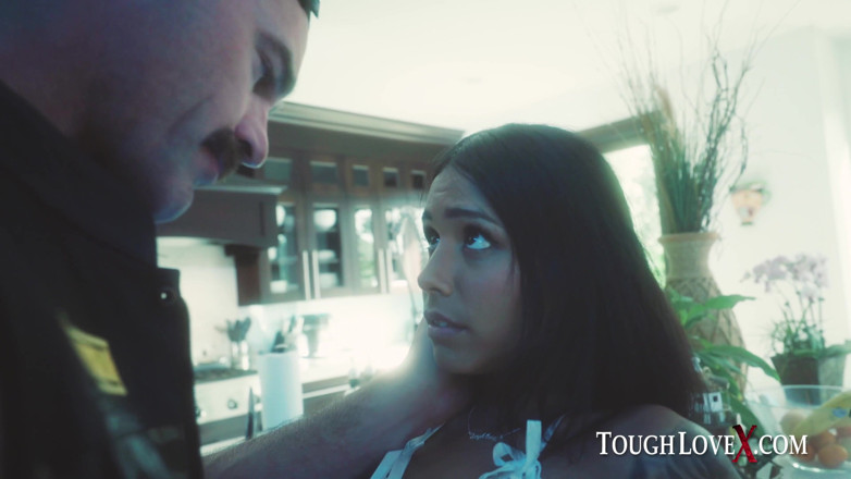 ToughLoveX: Pembantu rumah nakal Camila Cortez didisiplin