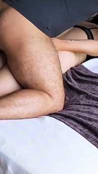 Deliciosa sumisa con un jugoso culo azotado y usado en todos los sentidos