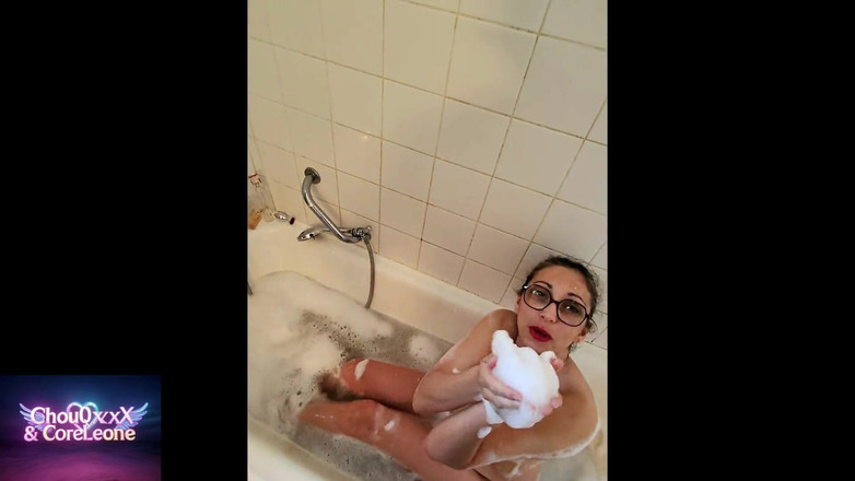 ChouQxxX_et_Coreleone: Bagno a Schiuma