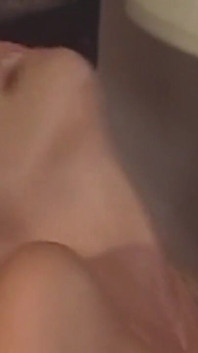 Geile blonde milf wordt hartstochtelijk gelikt en geneukt