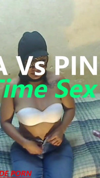 Roxana vs pink dildo - první sex video