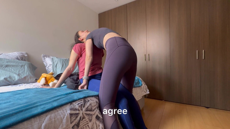 scarlettandc: Я люблю нюхати тіло свого друга після спортзалу