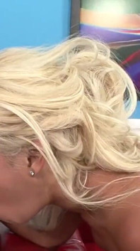 Bridgette B adora dar boquete e foder grandes paus duros