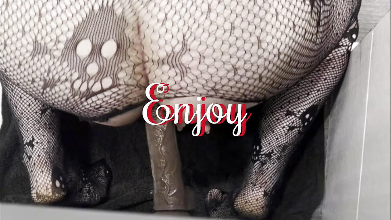 BigBootyMadison: 쪼이는 구멍을 여는 동안 큰 거품 바닥 저크