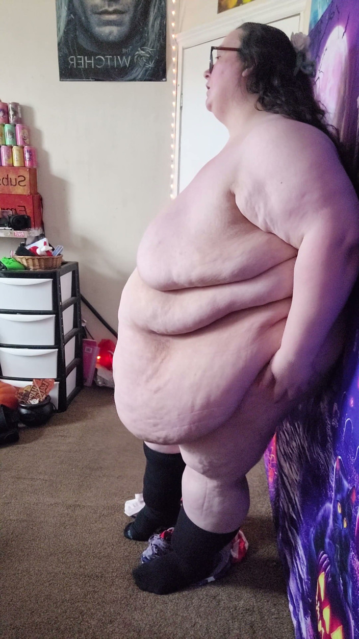 SSBBWLadyBrads: Stripping From the Side for My Fans