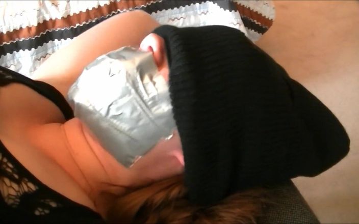 Selfgags classic: Skanky Catburglar se proměnila v otrokyně naplněnou do pusy (plná)