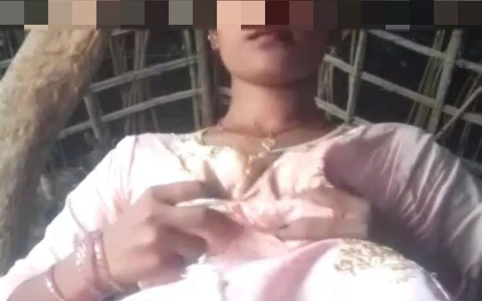 RJ NISHA: गांव की लड़की की उंगली में