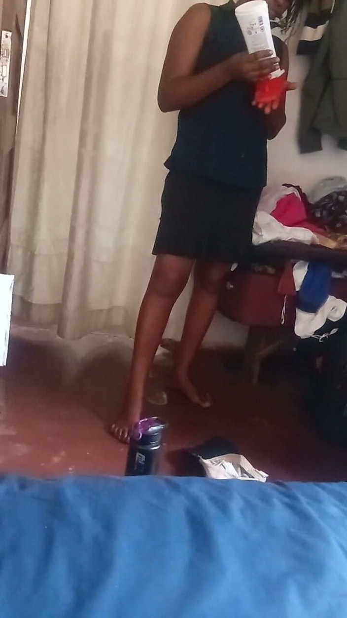 Dericky22: Natural African Brunette Showing Everything in the Bedroom