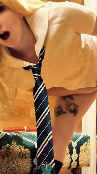 Luna Lovegood masturbowała się i otrzymała ogromny ładunek spermy